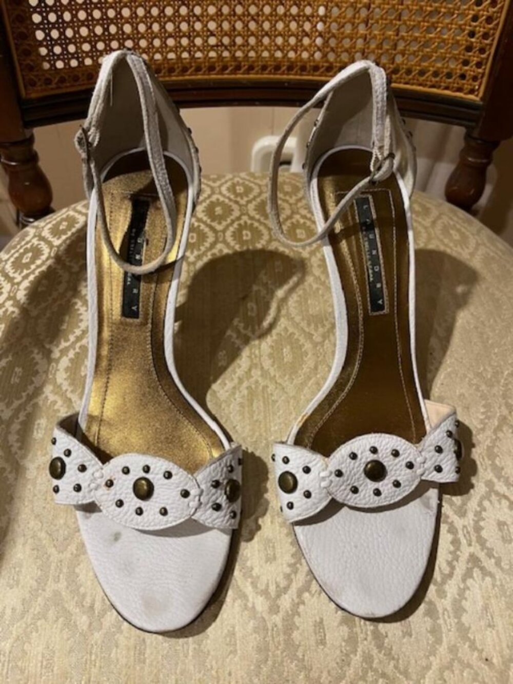 SHOES by Shelli Segal White Summer Heels with Ankle Strap & Studs 9M